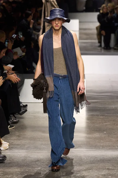 Look 11